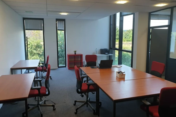 Open Space - 92600 - 120 postes - 315€