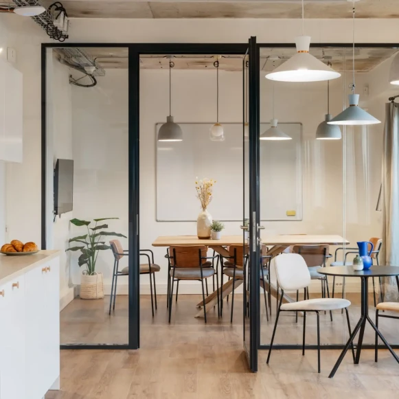 Espace indépendant 95 m² 15 postes Location bureau Rue de Châteaudun Paris 75009 - photo 2