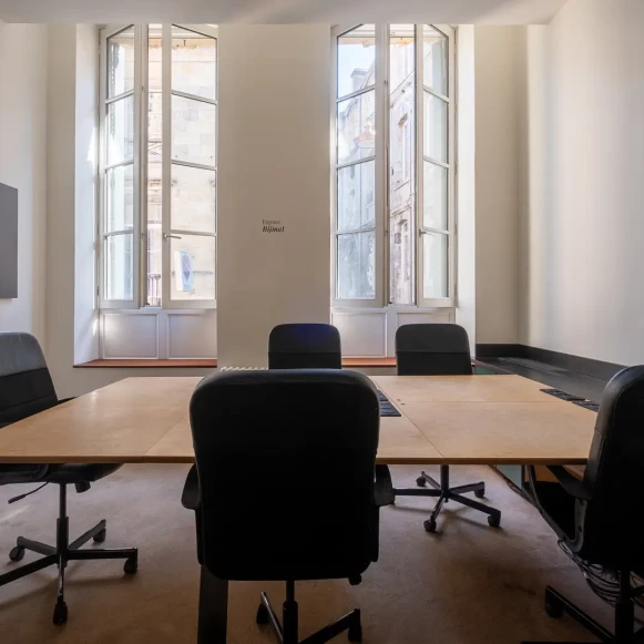 Bureau privé 40 m² 13 postes Location bureau Rue Leyteire Bordeaux 33000 - photo 1