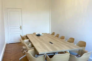 Open Space - 75008 - 8 postes - 450€