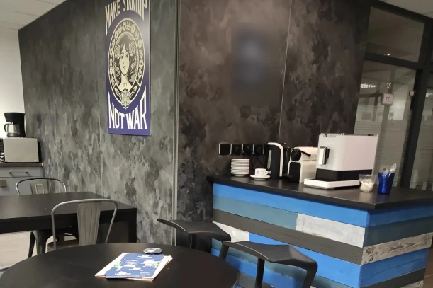 Bureau privé - 13510 - 1 poste - 220€