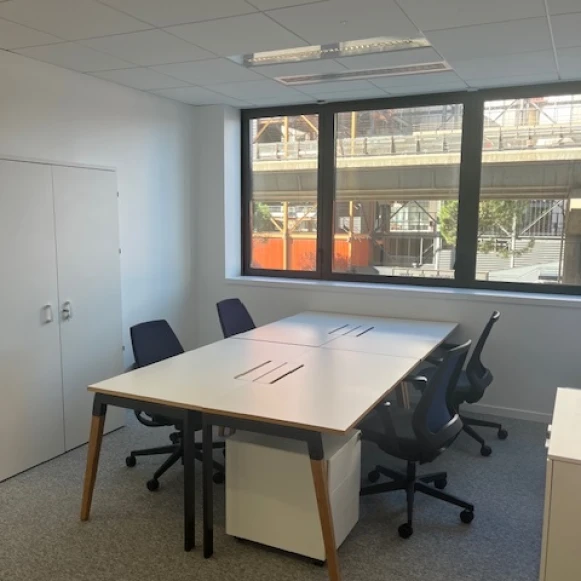 Bureau privé 20 m² 4 postes Location bureau Quai du Lazaret Marseille 13002 - photo 2