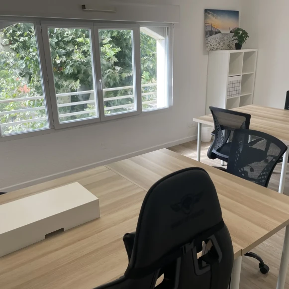 Bureau privé 20 m² 5 postes Coworking Rue Pierre Semard Le Soler 66270 - photo 2