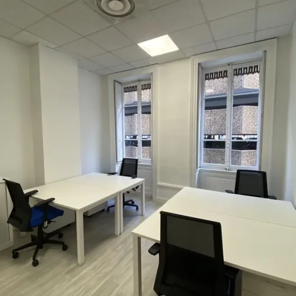 Bureau privé 22 m² 5 postes Location bureau Rue de la Bourse Lyon 69002 - photo 1