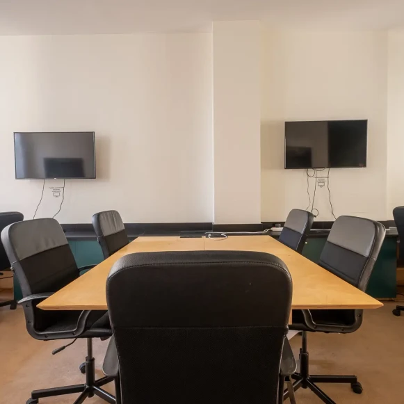 Bureau privé 40 m² 13 postes Location bureau Rue Leyteire Bordeaux 33000 - photo 5