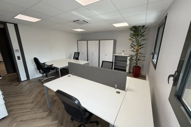 Bureau privé - 38240 - 4 postes - 600€