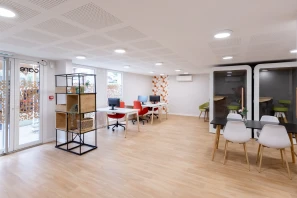 Open Space - 74600 - 6 postes - 210€