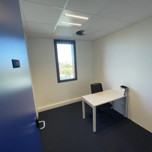 Bureau privé 7 m² 2 postes Location bureau Rue James Joule Rezé 44400 - photo 1