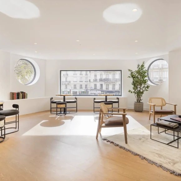 Bureau privé 23 m² 5 postes Location bureau Rue de Montholon Paris 75009 - photo 1