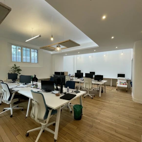 Bureau privé 50 m² 19 postes Coworking Cité Paradis Paris 75010 - photo 3
