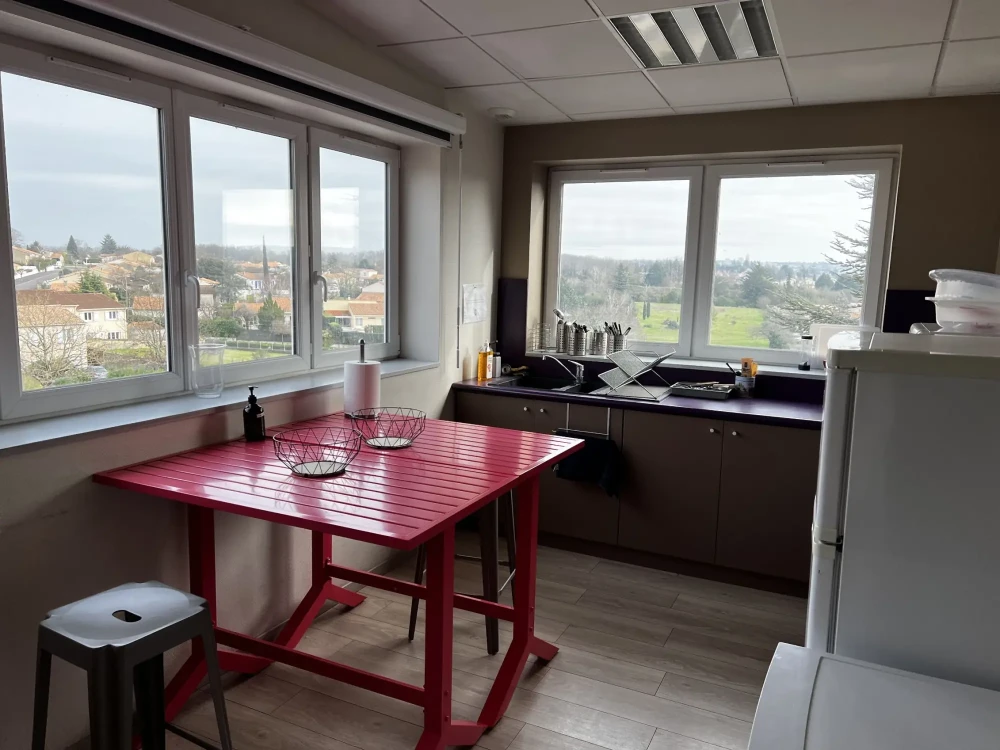 Open Space - 16710 - 15 postes - 200€