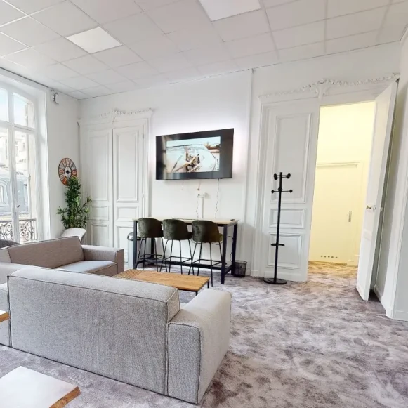 Espace indépendant 240 m² 35 postes Location bureau Rue de Penthièvre Paris 75008 - photo 1