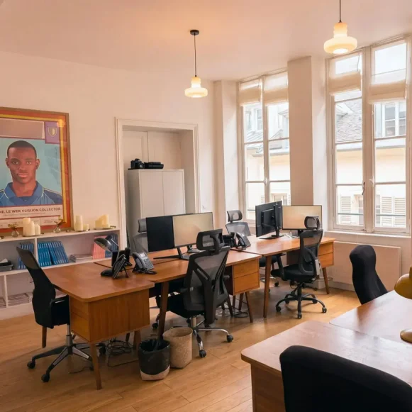 Bureau privé 70 m² 10 postes Coworking Rue Chapon Paris 75003 - photo 2