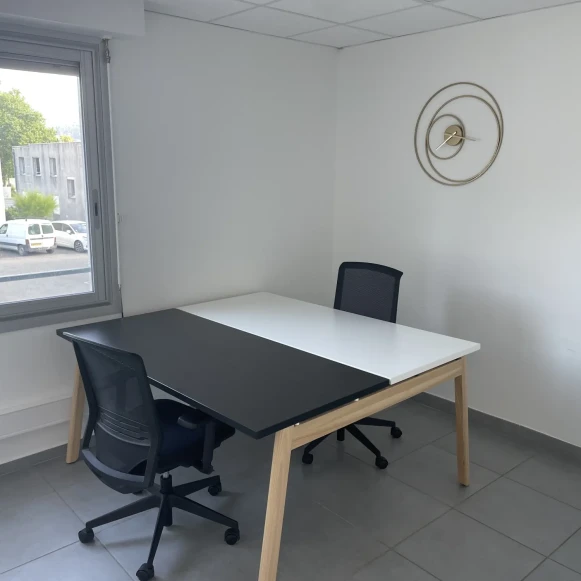 Bureau privé 10 m² 2 postes Location bureau Avenue Marc Seguin Privas 07000 - photo 1
