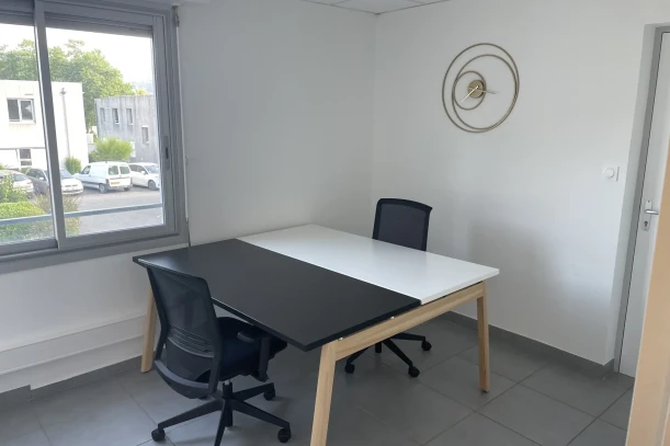 Bureau privé - 07000 - 2 postes - 300€