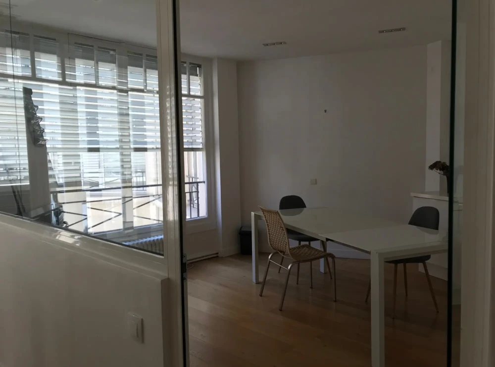 Espace indépendant - 75008 - 8 postes - 5600€