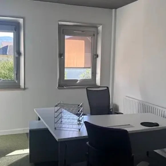 Bureau privé 16 m² 2 postes Location bureau Avenue du Grand Arietaz Chambéry 73000 - photo 1