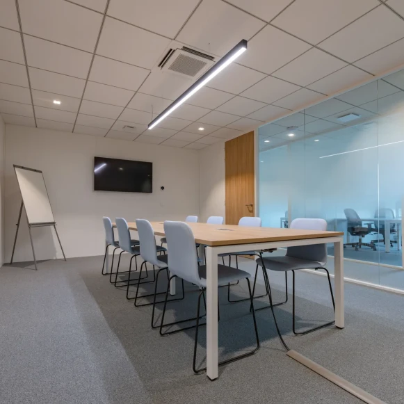 Bureau privé 4 m² 1 poste Location bureau Allée Charles Pathé Bourges 18000 - photo 11