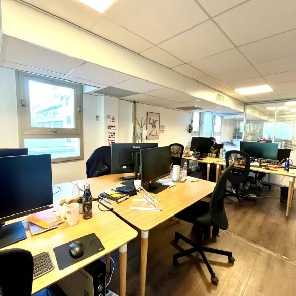 Bureau privé 35 m² 8 postes Coworking Rue Cardinet Paris 75017 - photo 1