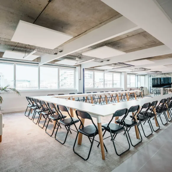 Bureau privé 12 m² 3 postes Coworking Rue Camille Desmoulins Issy-les-Moulineaux 92130 - photo 4