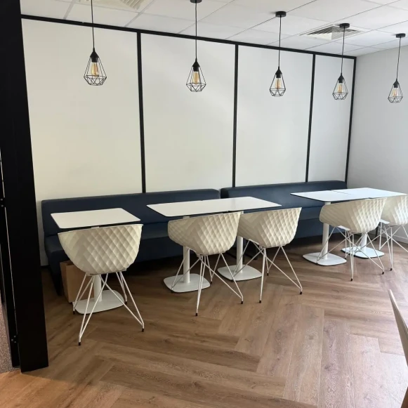 Bureau privé 25 m² 6 postes Location bureau Avenue de Clichy Paris 75017 - photo 4