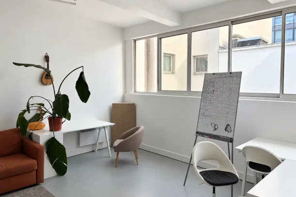 Espace indépendant - 75011 - 7 postes - 1300€