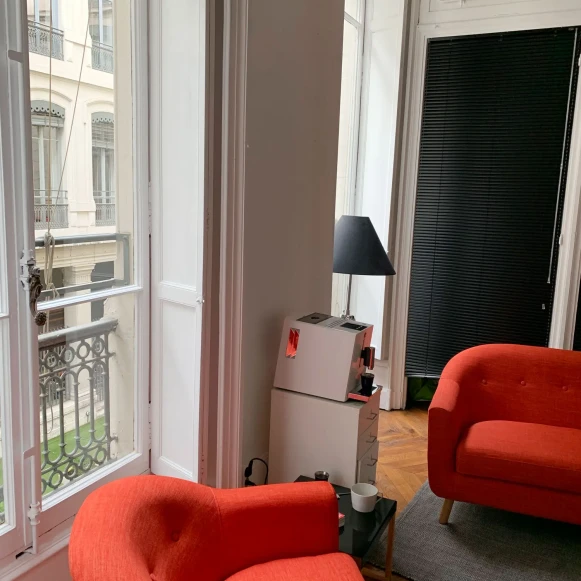 Bureau privé 16 m² 4 postes Location bureau Rue d'Algérie Lyon 69001 - photo 3