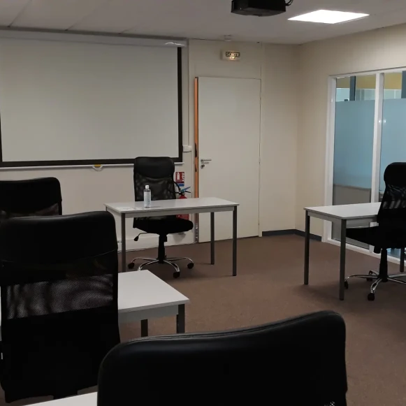 Bureau privé 175 m² 14 postes Coworking Rue du Golf Mérignac 33700 - photo 4