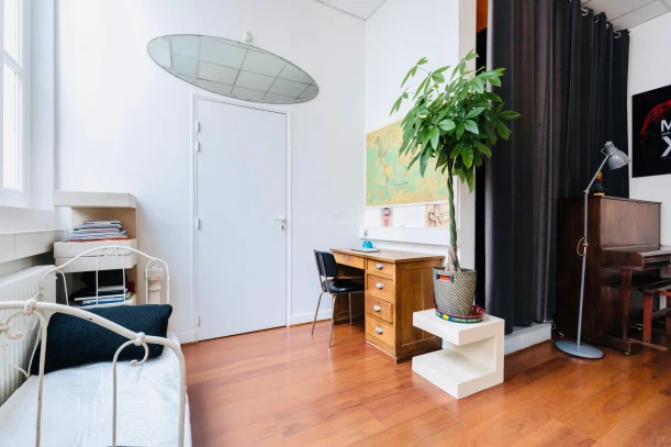 Open Space - 75018 - 1 poste - 275€