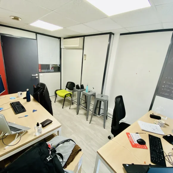 Bureau privé 12 m² 3 postes Coworking Port Saint-Étienne Toulouse 31000 - photo 1