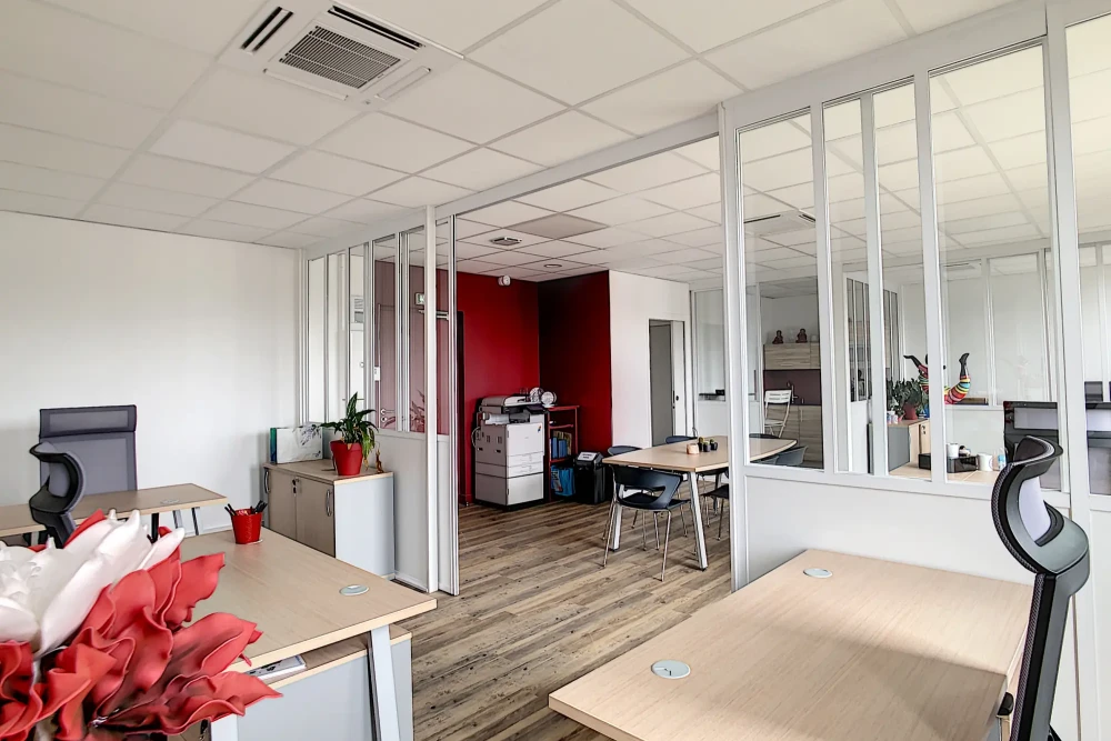 Open Space - 73000 - 4 postes - 250€