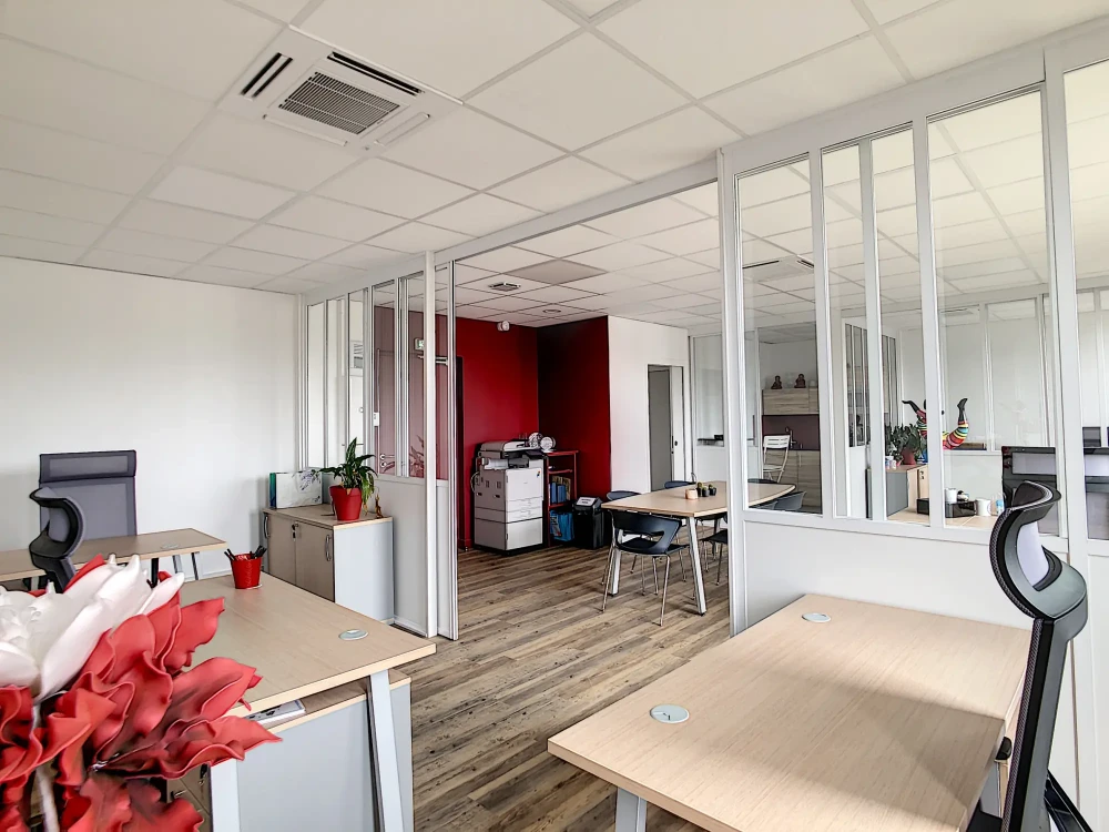 Open Space - 73000 - 4 postes - 250€