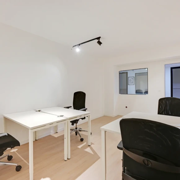 Bureau privé 16 m² 4 postes Coworking Avenue du Général Michel Bizot Paris 75012 - photo 1