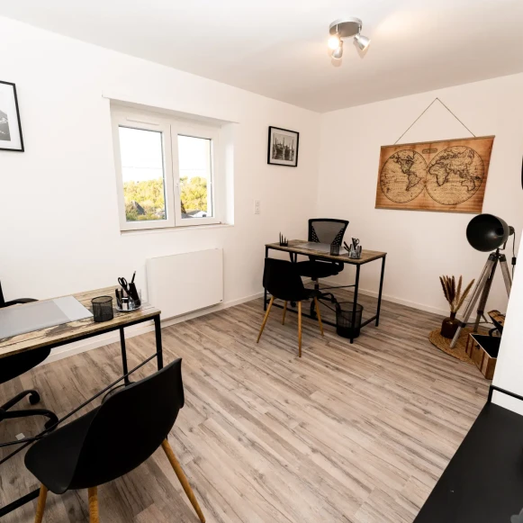 Bureau privé 12 m² 2 postes Location bureau Rue Jean Jaurès Brionne 27800 - photo 1