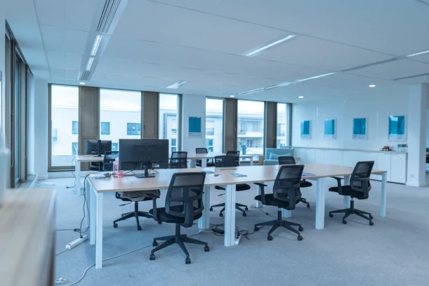 Open Space - 92290 - 12 postes - 320€