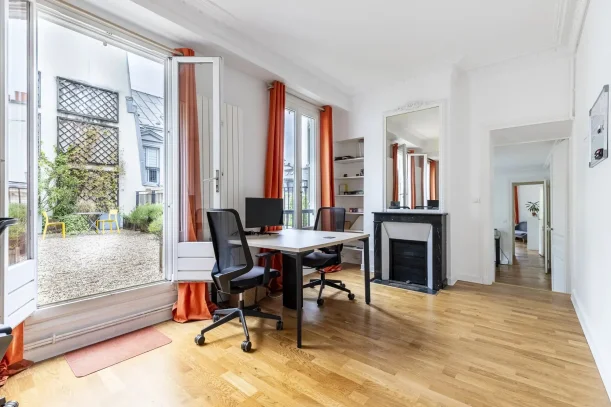 Open Space - 75002 - 6 postes - 400€