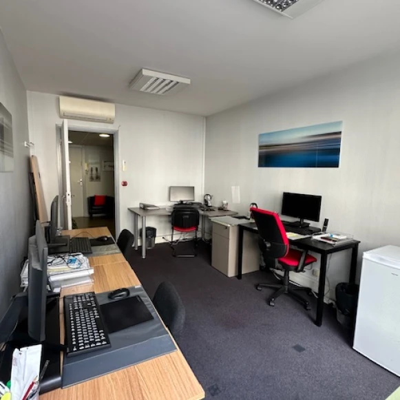 Espace indépendant 16 m² 4 postes Location bureau Avenue Foch Saint-Mandé 94160 - photo 2