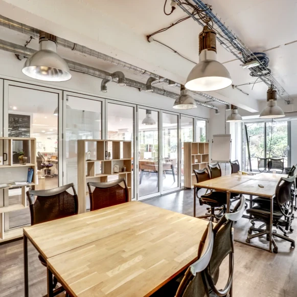 Bureau privé 19 m² 6 postes Coworking Rue des Longs Prés Boulogne-Billancourt 92100 - photo 2