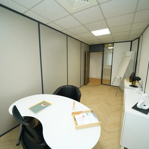 Bureau privé 17 m² 3 postes Coworking Avenue de Norvège Villebon-sur-Yvette 91140 - photo 2