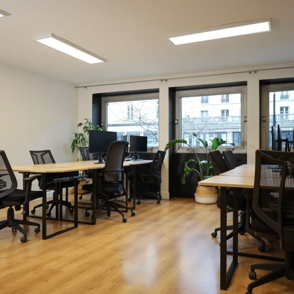 Bureau privé 34 m² 10 postes Coworking Boulevard de Strasbourg Paris 75010 - photo 2