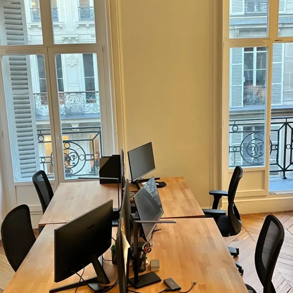 Bureau privé 25 m² 8 postes Coworking Rue Drouot Paris 75009 - photo 1
