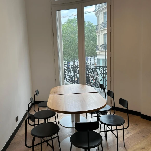 Bureau privé 75 m² 20 postes Coworking Avenue des Champs-Élysées Paris 75008 - photo 2