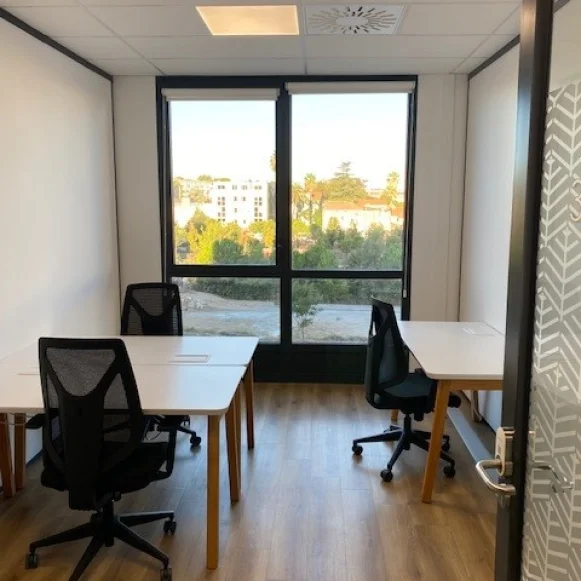 Bureau privé 13 m² 3 postes Location bureau Rue Isabelle Eberhardt Montpellier 34000 - photo 1