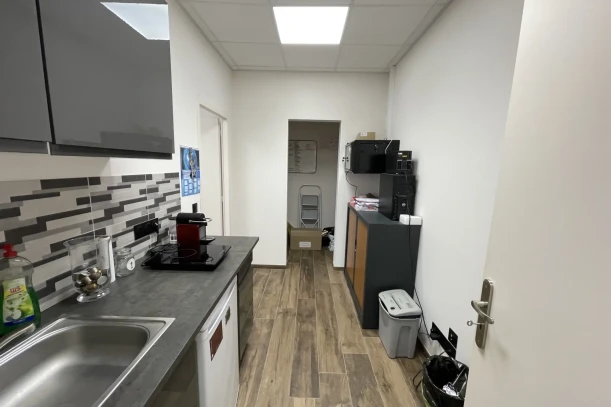 Espace indépendant - 13012 - 5 postes - 1000€