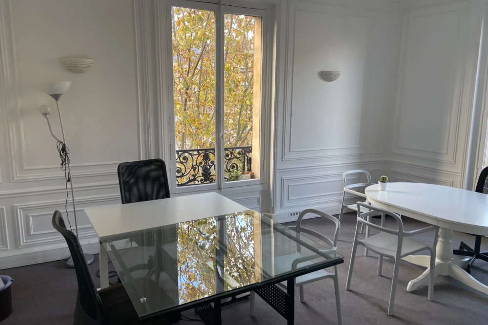 Bureau privé - 75004 - 7 postes - 2990€