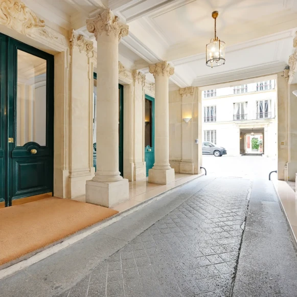 Bureau privé 16 m² 4 postes Coworking Rue de Marignan Paris 75008 - photo 6