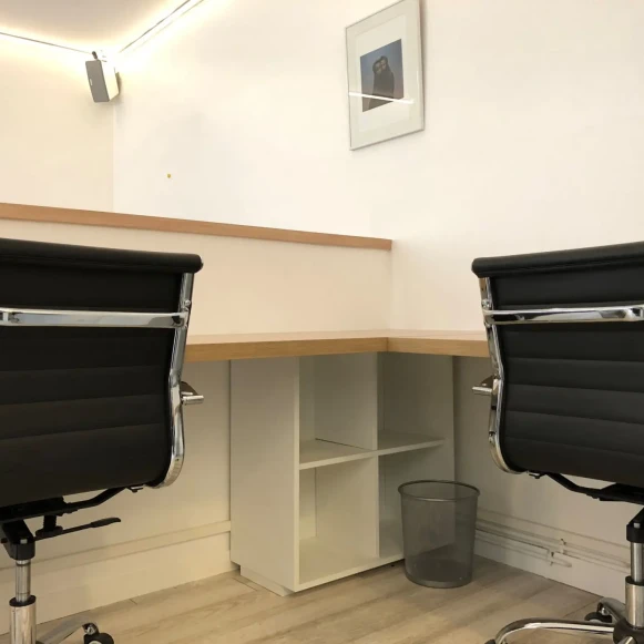 Bureau privé 15 m² 4 postes Coworking Rue de Sévigné Paris 75003 - photo 4