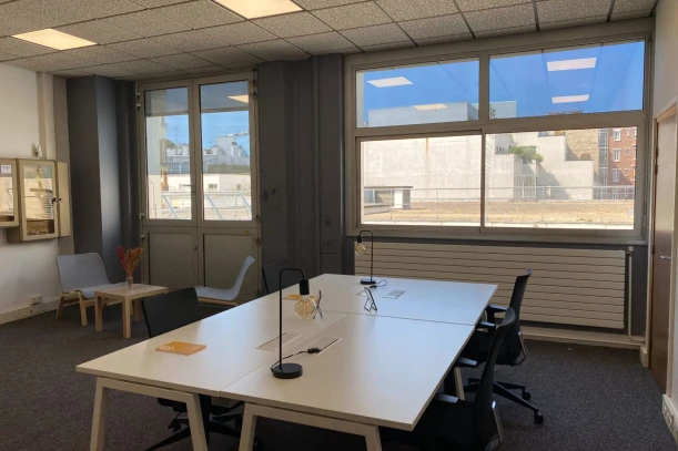 Bureau privé - 92300 - 4 postes - 1900€