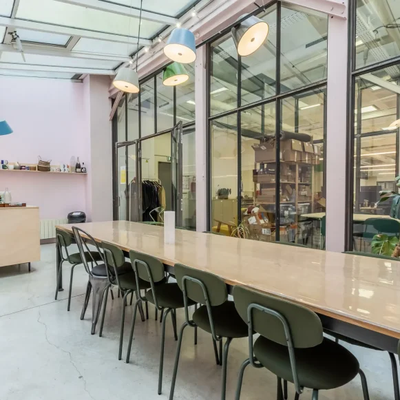 Espace indépendant 230 m² 32 postes Location bureau Rue de la Plaine Paris 75020 - photo 3