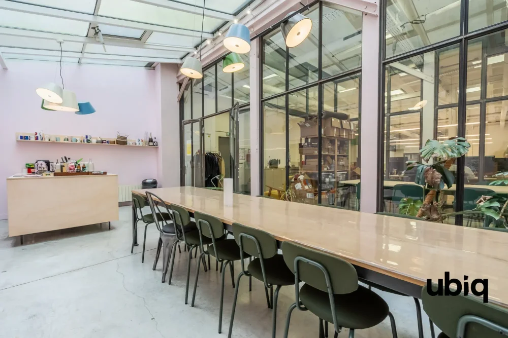 Espace indépendant - 75020 - 32 postes - 8300€